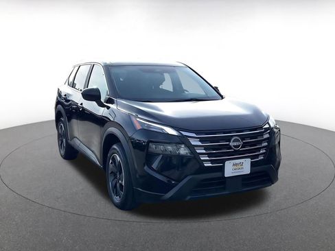 Used 2025 Nissan Rogue SV AWD/4WD image 3
