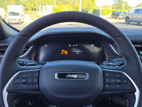 New 2025 Jeep Grand Cherokee Altitude image 38