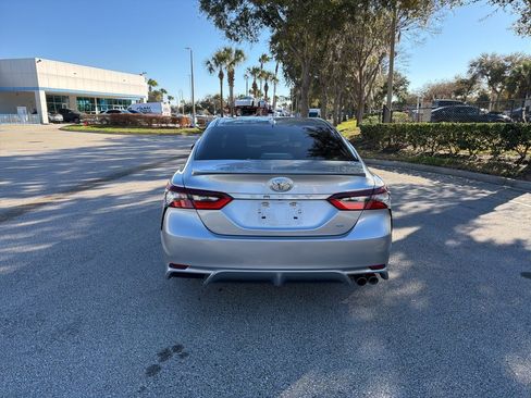 Used 2024 Toyota Camry SE image 4