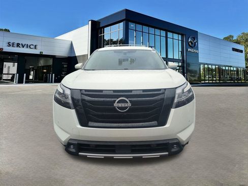 Used 2022 Nissan Pathfinder SL w/ Lighting Package (N92) AWD/4WD image 9