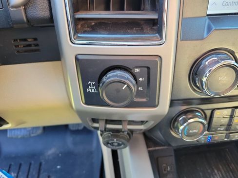 Used 2020 Ford F250 Lariat w/ Lariat Value Package AWD/4WD image 34