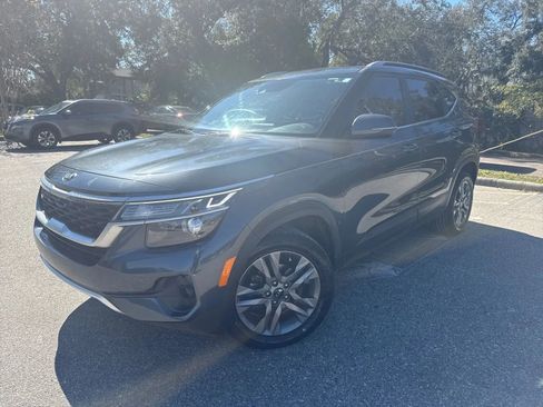 Used 2021 Kia Seltos S FWD image 2