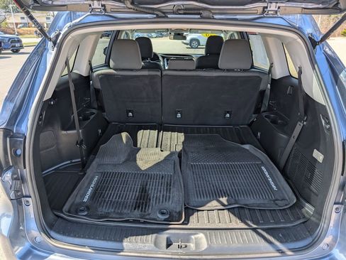 Used 2019 Toyota Highlander LE AWD/4WD image 12