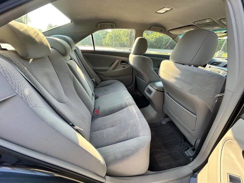 Used 2011 Toyota Camry LE FWD image 14