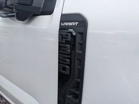 Used 2025 Ford F350 Lariat image 3