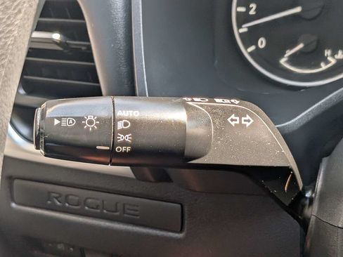 Used 2021 Nissan Rogue S FWD image 25