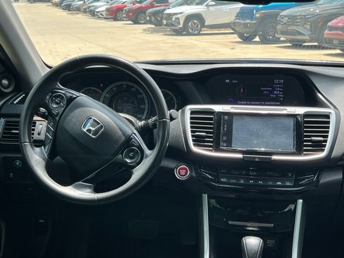Used 2017 Honda Accord EX-L image 19