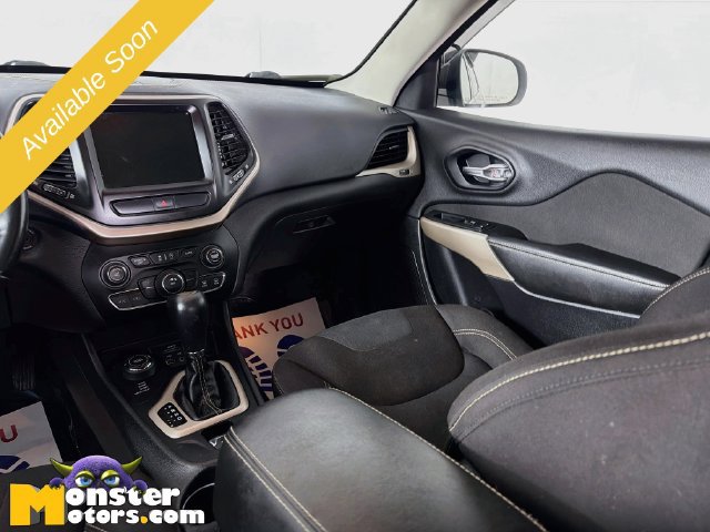 Used 2018 Jeep Cherokee Latitude w/ Cold Weather Group AWD/4WD image 22