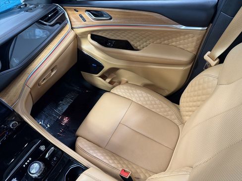 Used 2025 Jeep Grand Cherokee L Summit image 11