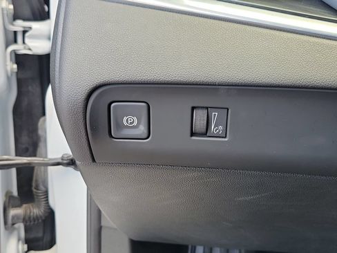 Used 2022 Buick Enclave Essence w/ Experience Buick Package FWD image 36