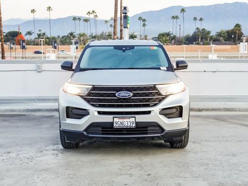 Used 2020 Ford Explorer XLT image 2
