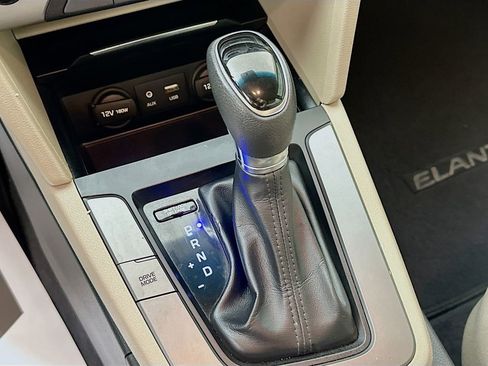 Used 2017 Hyundai Elantra SE image 15