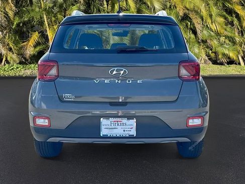 Used 2025 Hyundai Venue SEL FWD image 6