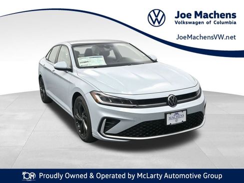 New 2026 Volkswagen Jetta SE image 1