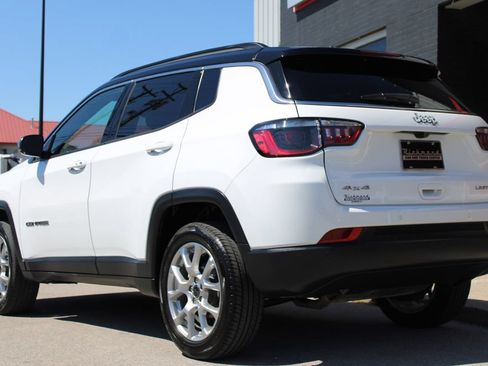 Used 2025 Jeep Compass Limited AWD/4WD image 5
