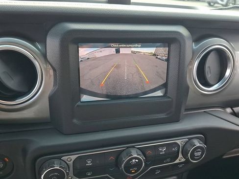 Used 2021 Jeep Wrangler Unlimited Sahara w/ LED Lighting Group AWD/4WD image 18