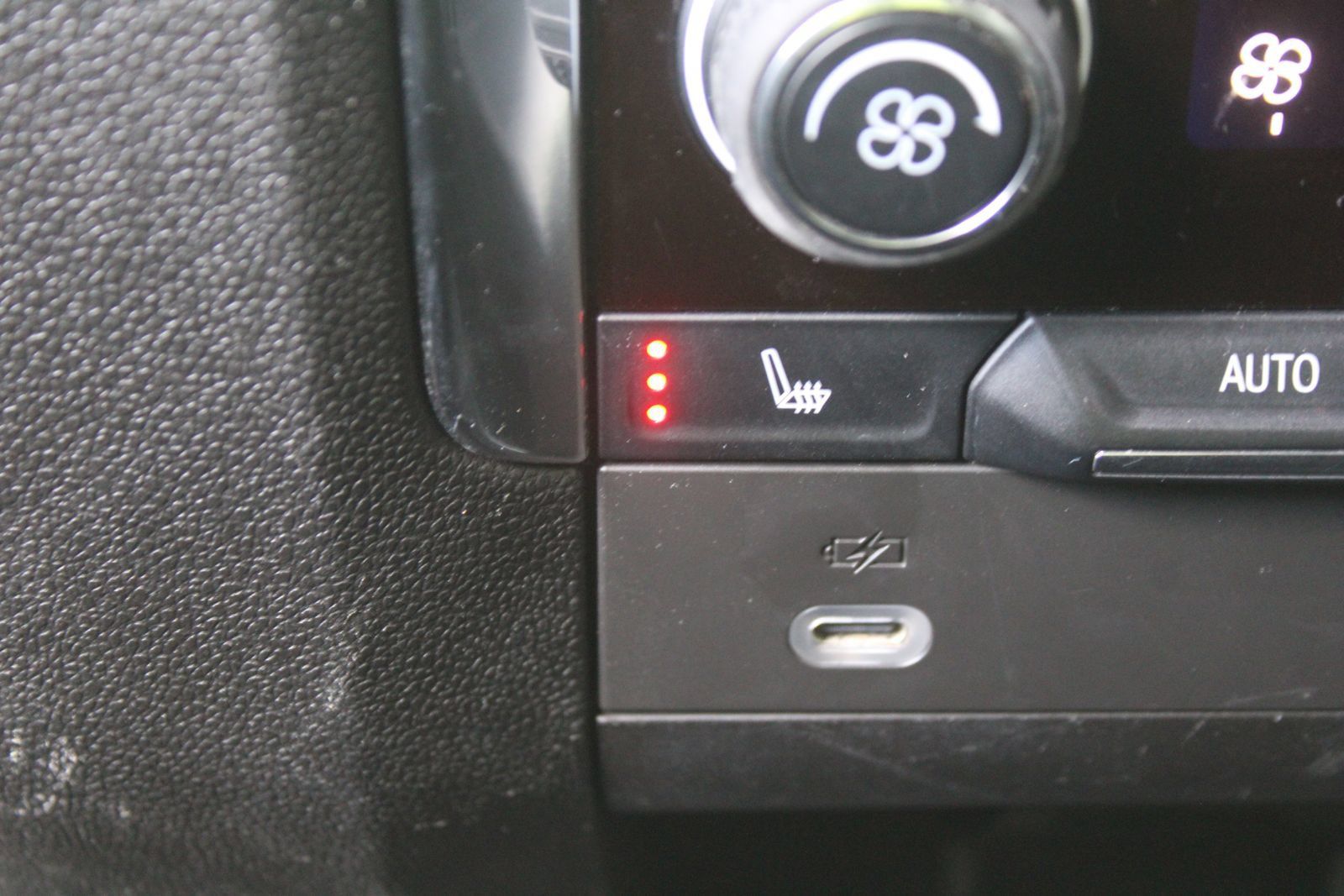 Used 2022 Chevrolet Tahoe RST w/ Luxury Package RWD image 29