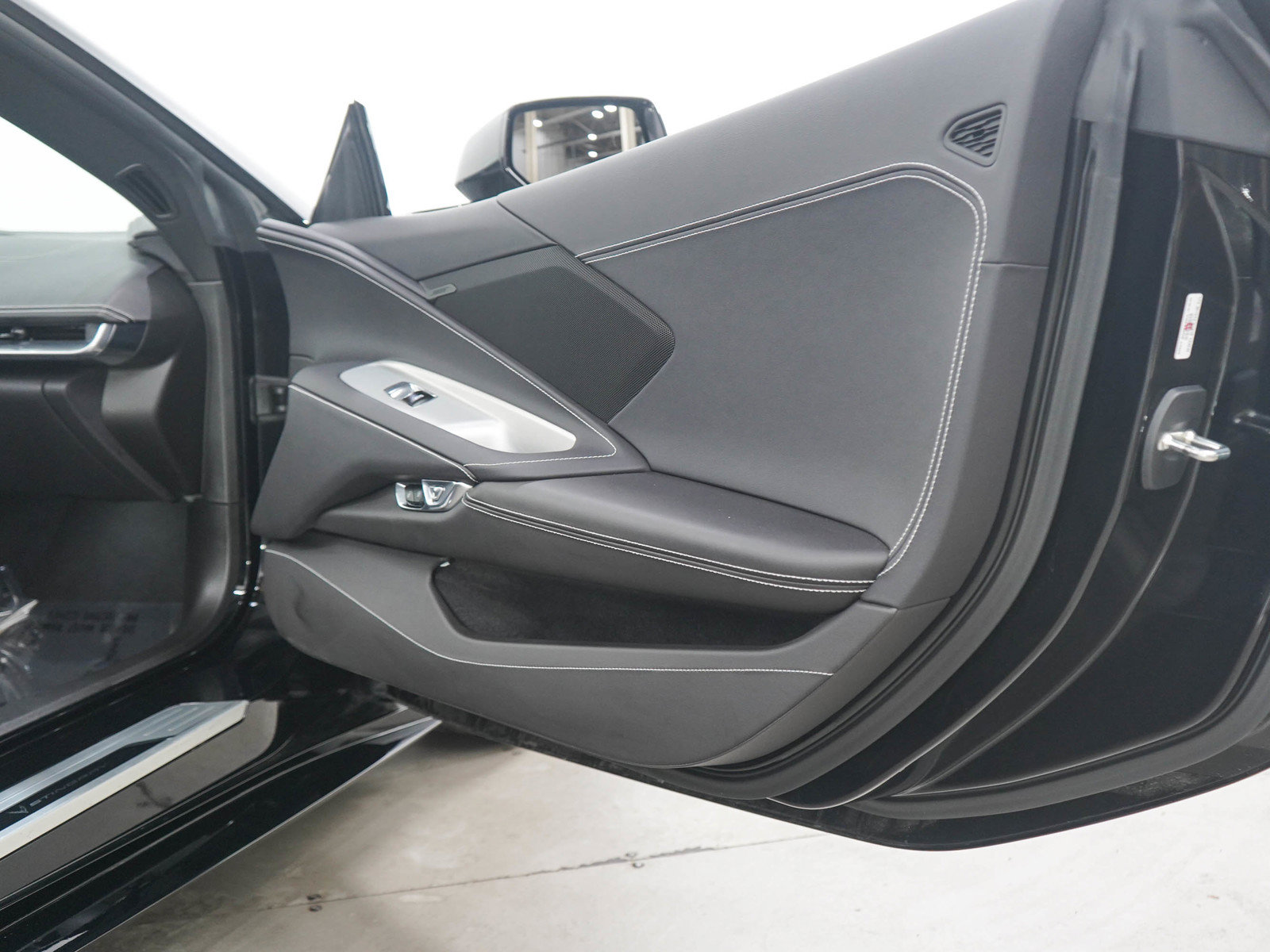 Used 2023 Chevrolet Corvette Stingray Coupe w/ Z51 Performance Package RWD image 10