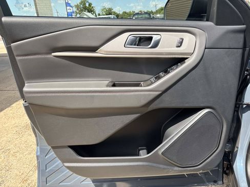 Certified 2026 Ford Explorer Active w/ Active Comfort Package RWD image 18