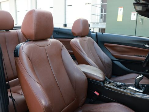 Used 2015 BMW M235i Convertible image 21