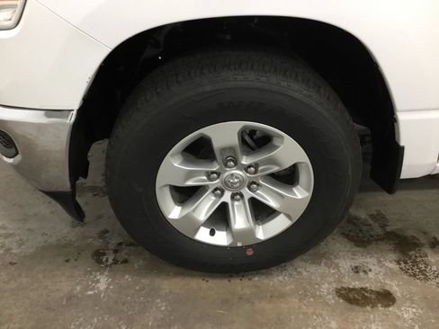 Used 2024 RAM 1500 Laramie AWD/4WD image 4
