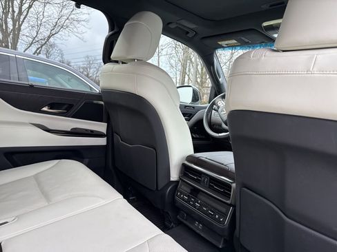 Used 2024 Lexus LX 600 4WD w/ Appearance Package image 9