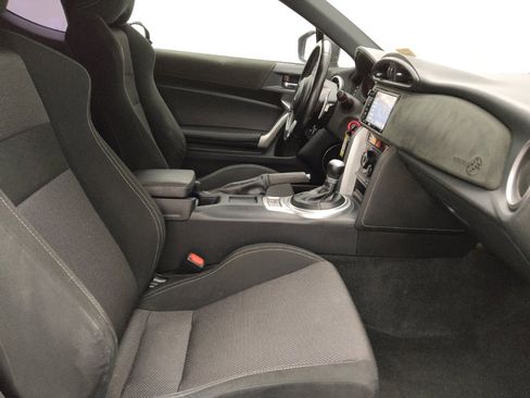 Used 2018 Toyota 86 RWD image 21
