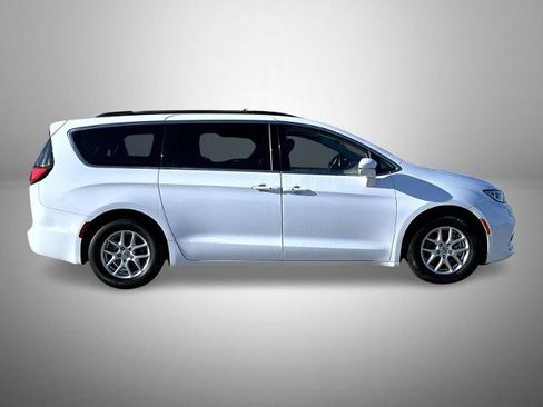Used 2022 Chrysler Pacifica Touring-L FWD image 4