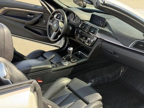 Used 2018 BMW M4 Convertible RWD image 21
