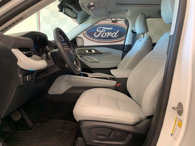 Used 2025 Ford Explorer Platinum w/ Ultimate Package AWD/4WD image 13