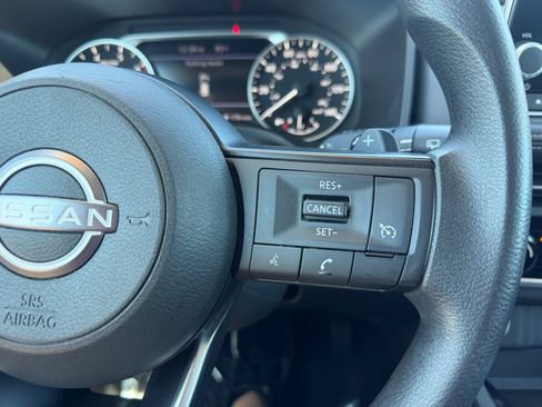 Used 2023 Nissan Rogue S AWD/4WD image 22
