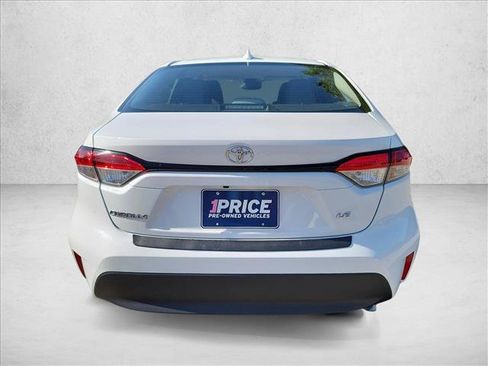 Used 2025 Toyota Corolla LE FWD image 6
