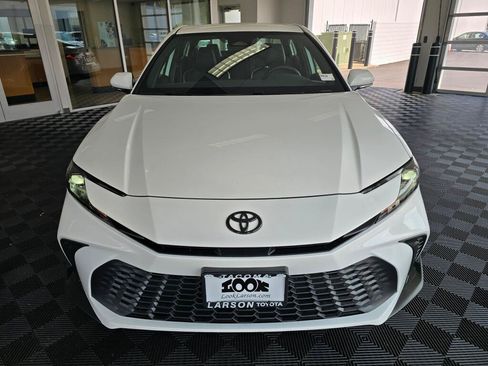 Used 2026 Toyota Camry SE w/ Convenience Package FWD image 8