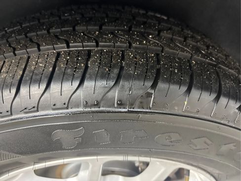 Used 2021 Chrysler Pacifica Touring-L image 29