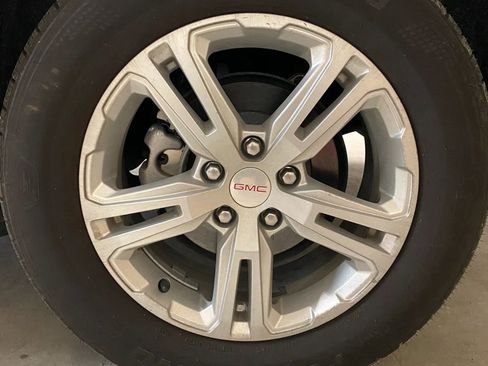 Used 2024 GMC Terrain SLE image 16