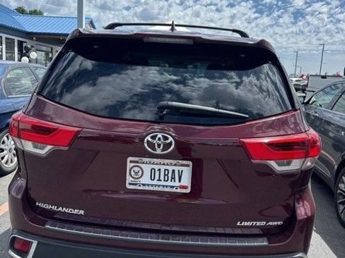 Used 2017 Toyota Highlander Limited AWD/4WD image 12
