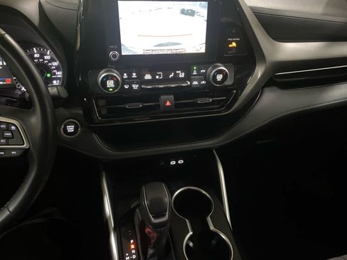 Used 2024 Toyota Highlander LE image 10