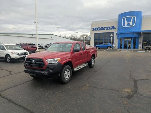 Used 2016 Toyota Tacoma SR image 7