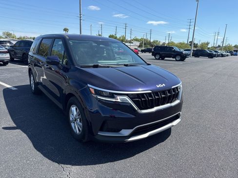 Used 2024 Kia Carnival LX image 1