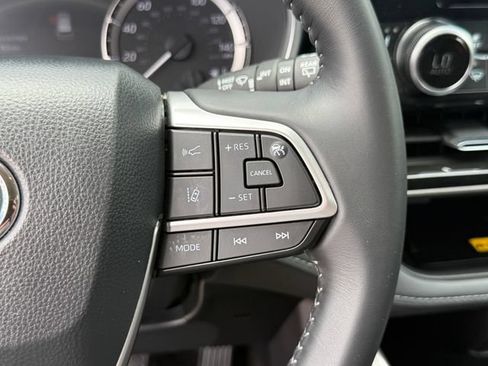 Used 2026 Toyota Highlander XLE AWD/4WD image 15