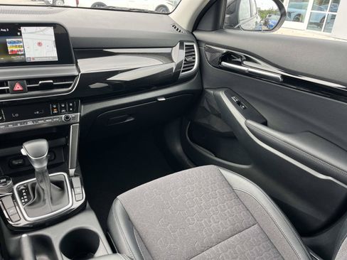 Used 2025 Kia Seltos S FWD image 14