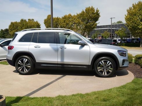 Used 2026 Mercedes-Benz GLB 250 4MATIC image 9
