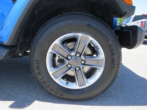 Used 2022 Jeep Wrangler Unlimited Sahara AWD/4WD image 10