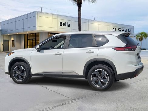 Used 2025 Nissan Rogue SV image 3