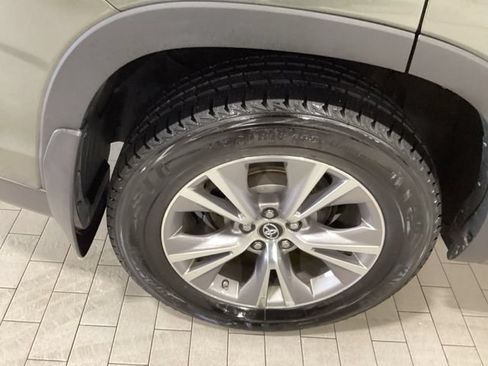 Used 2016 Toyota Highlander Plus AWD/4WD image 23