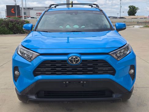 Used 2021 Toyota RAV4 XLE Premium FWD image 2