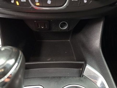 Used 2020 Chevrolet Traverse LT image 26