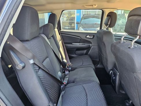 Used 2019 Dodge Journey SE image 15