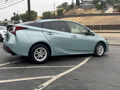 Used 2020 Toyota Prius LE AWD/4WD image 4
