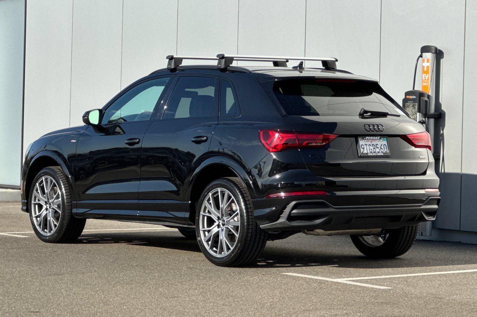 Used 2025 Audi Q3 2.0T Premium Plus w/ Premium Plus Package AWD/4WD image 3